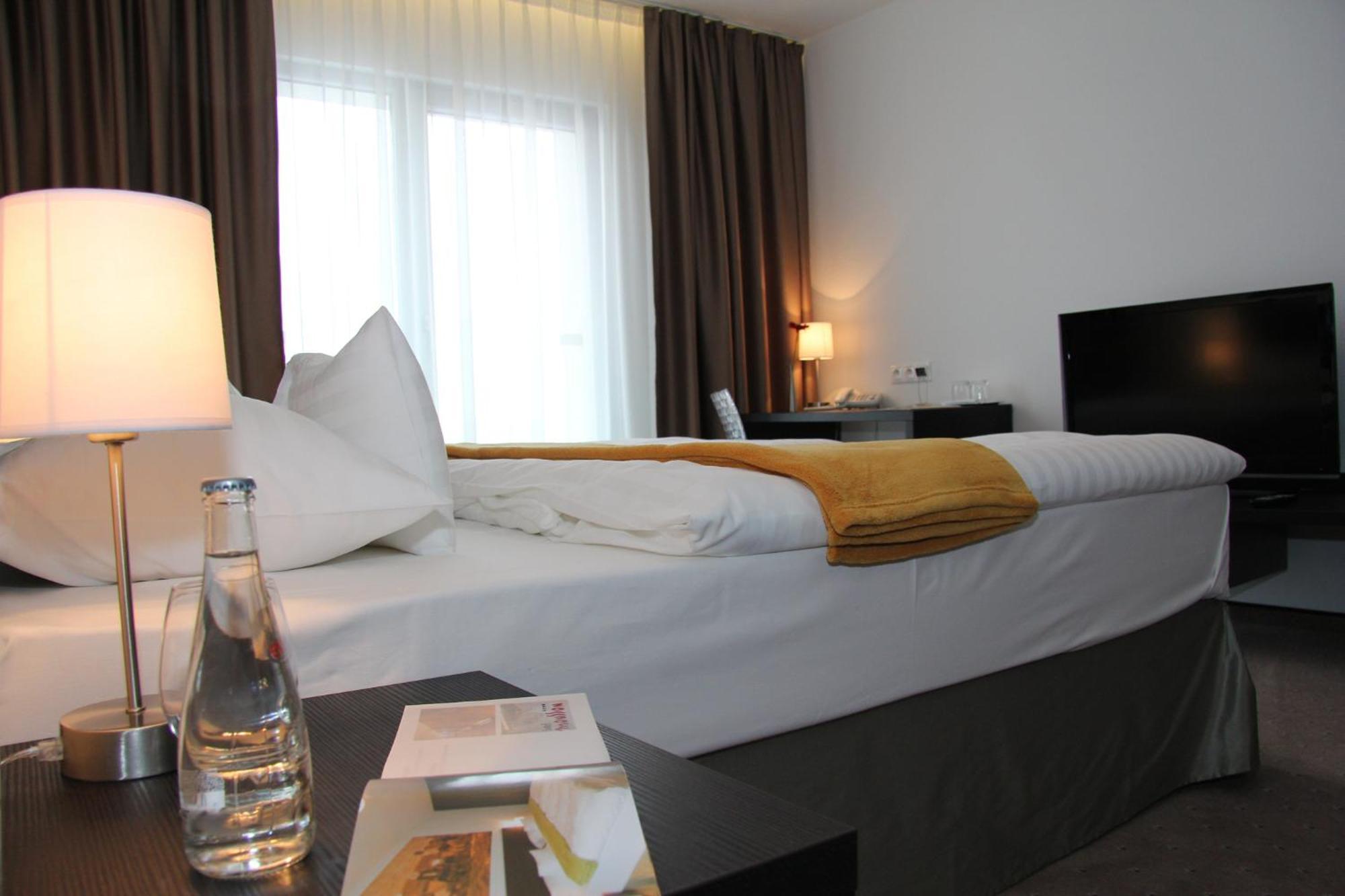 Hotel Mousson Michalovce Buitenkant foto