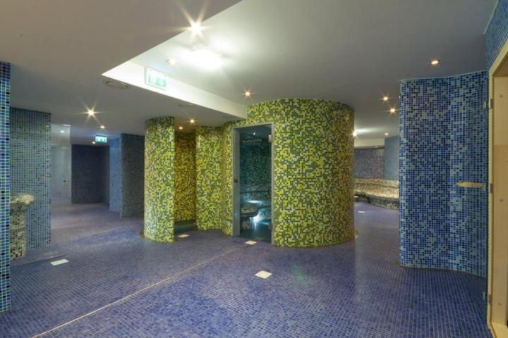 Hotel Mousson Michalovce Buitenkant foto